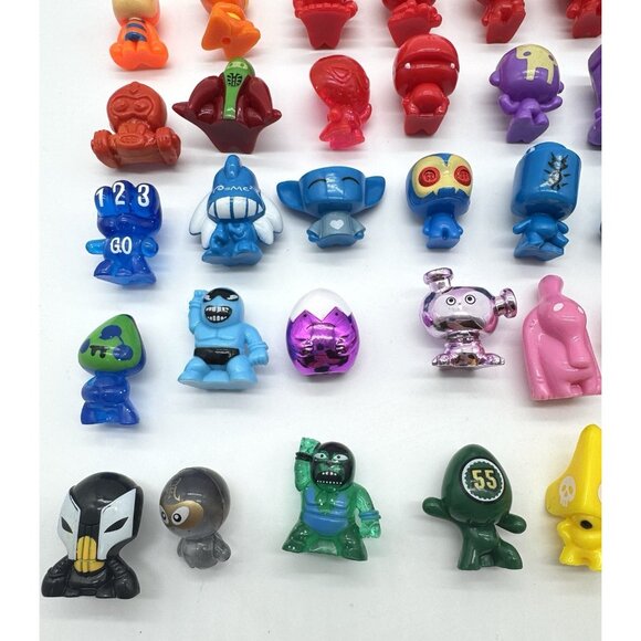 Gogo's Crazy Bones Lot of 64 Gogos Clear Glitter Metallic Misc Figures - Picture 5 of 5